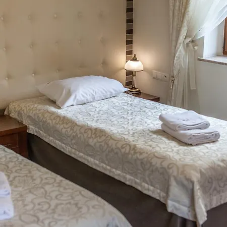 Fryderyk Otel 2*